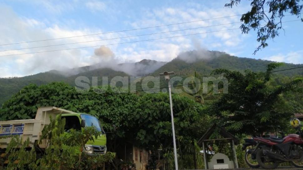 Gunung Ile Ape Erupsi Saat Tim SAR Evakuasi Korban Banjir-Longsor Lembata