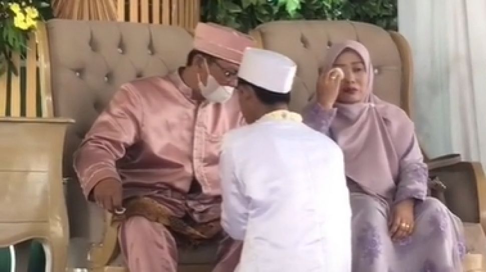 Yatim Piatu dari Kecil  Momen Pengantin  Pria saat 