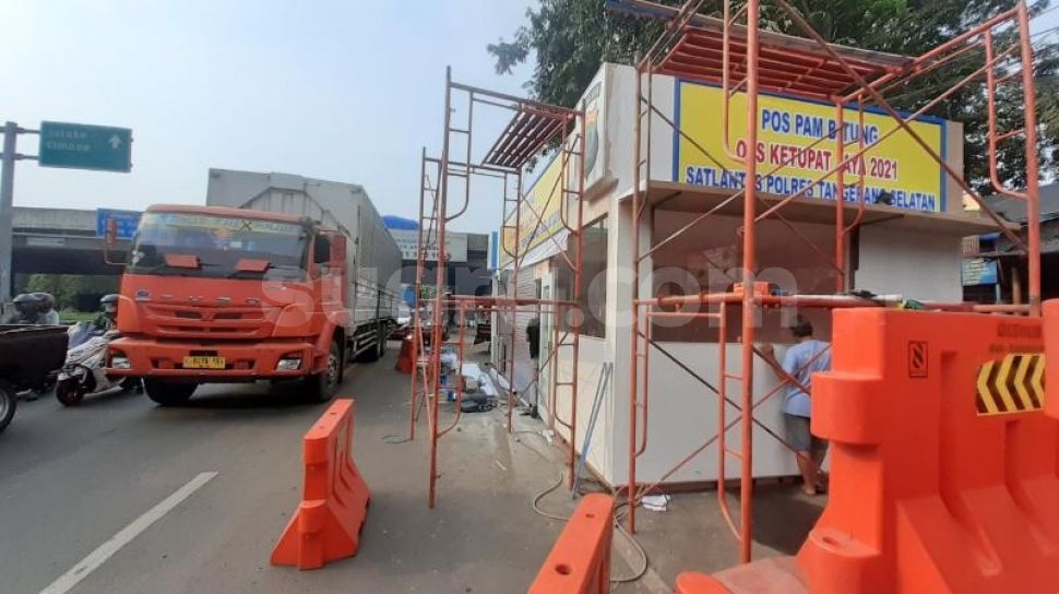 H-1 Dilarang Mudik, Polres Tangsel Bangun Pos Penyekatan ...