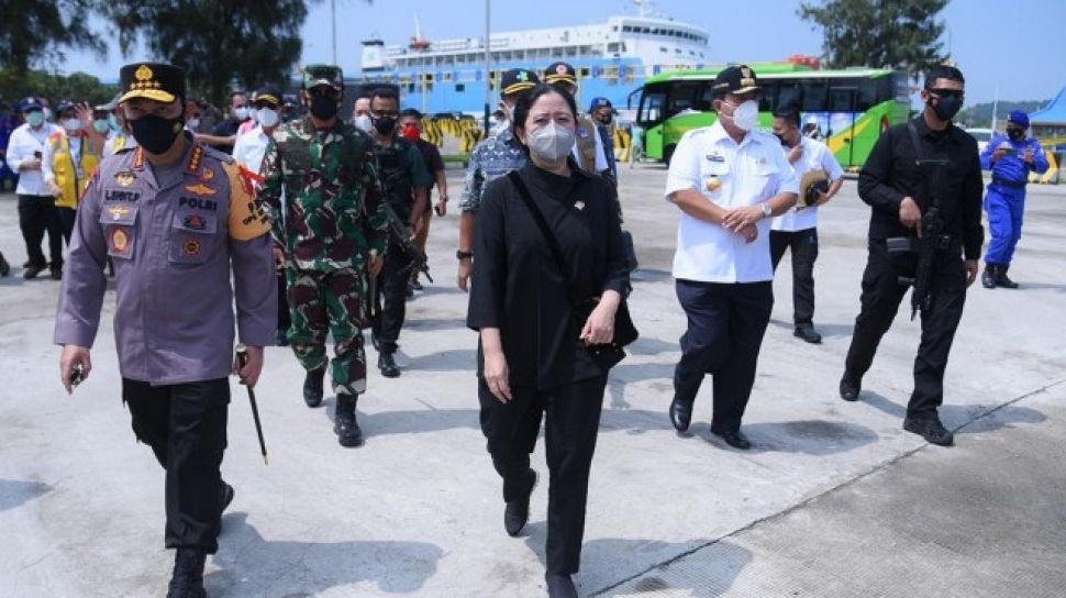 Ketua DPR dan Kapolri Tinjau Sekatan Mudik di Bandara hingga Tol Cikampek