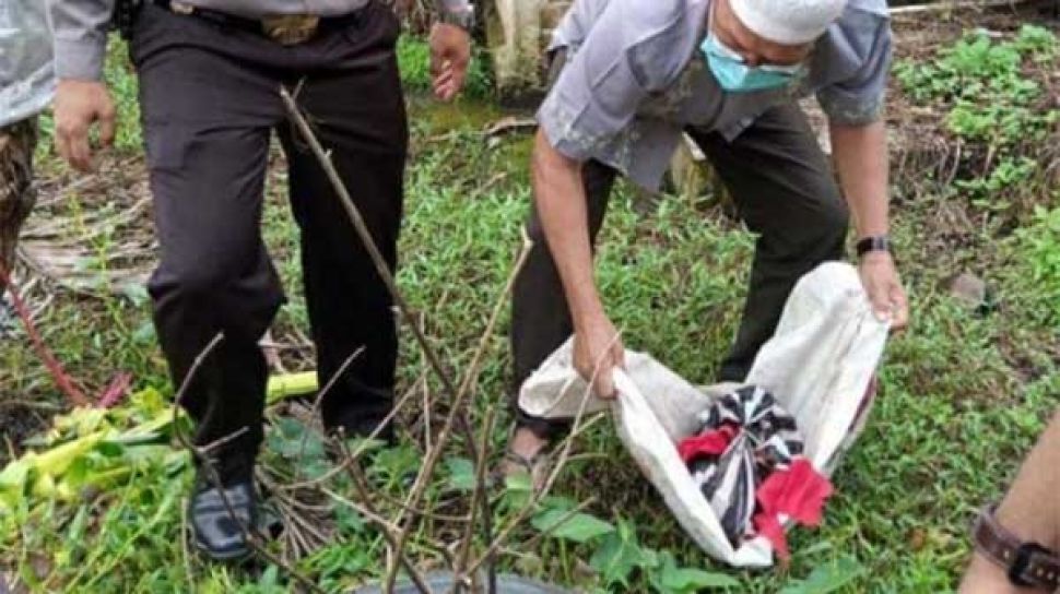 Curiga Dengar Tangisan, Warga Inhil Temukan Bayi dalam Kantong 