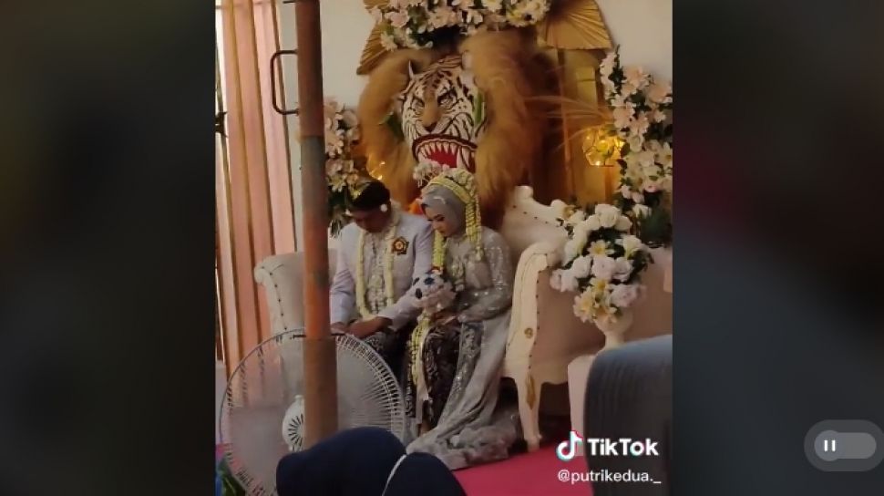 Viral Momen Sungkem Pengantin ke Ortu yang Sudah Cerai, Ketegaran Ayah Kandung Diuji