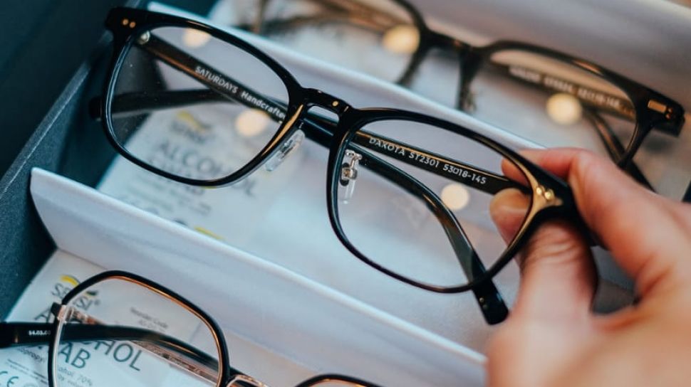 No need to come to optics, now you can find the right glasses from home