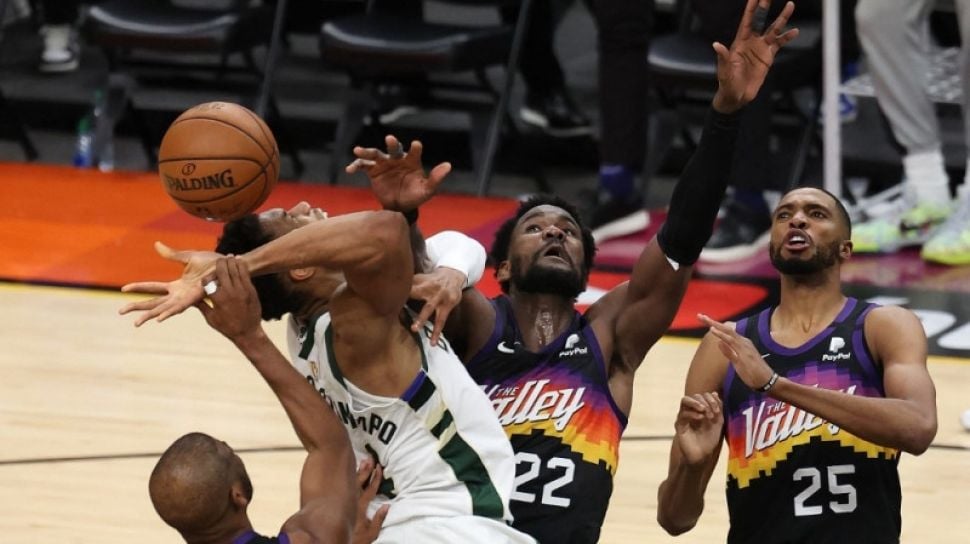 Hasil Final NBA: Balik Memimpin 3-2, Bucks Selangkah Lagi Juara - Suara.com