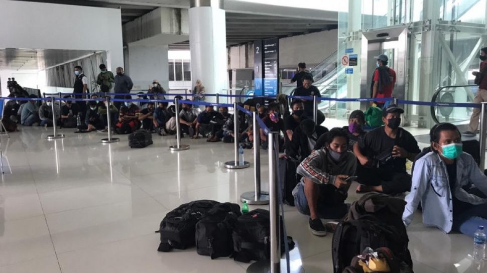 Antrean Panjang Vaksin Covid 19 Di Bandara Balikpapan Ini Kata Angkasa Pura Suara Kaltim