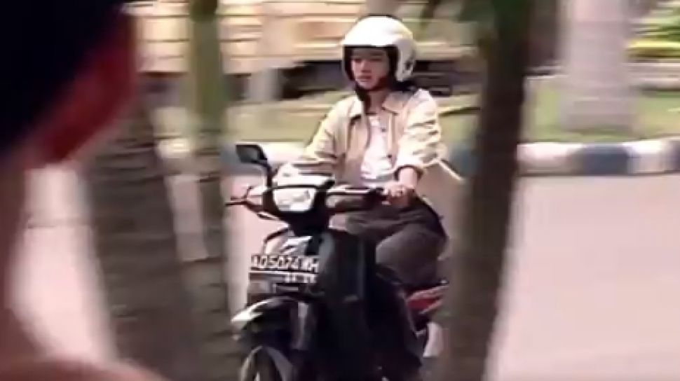 Viral Desy Ratnasari Kena Cat Calling pas Naik Motor Tua, Pelaku