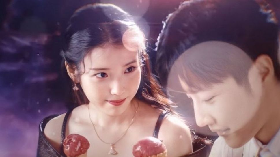 Lirik Lagu Strawberry Moon - IU