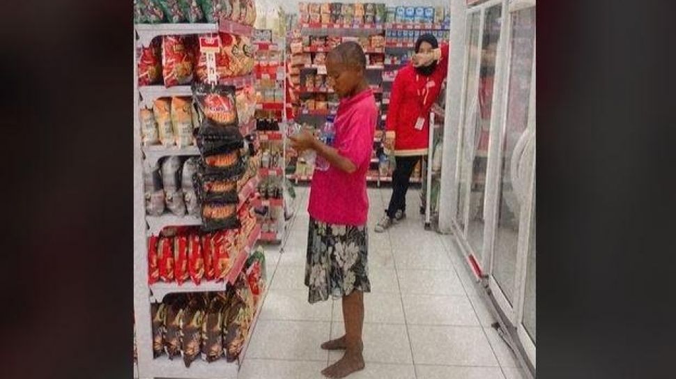 Odgj Masuk Minimarket Dan Minum Air Kemasan Sikap Karyawannya Dipuji