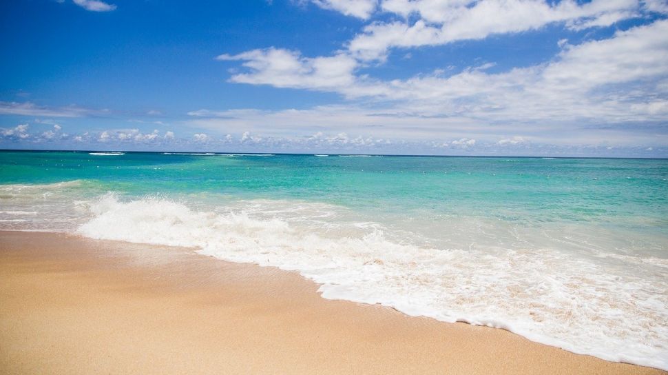 Liburan di Pantai Pasir Putih lagi yuk! 🏖️ Siapa yang gak kangen sama  Pantai Pasir Putih? Kabar gembira untuk seluruh konsumen PIK2