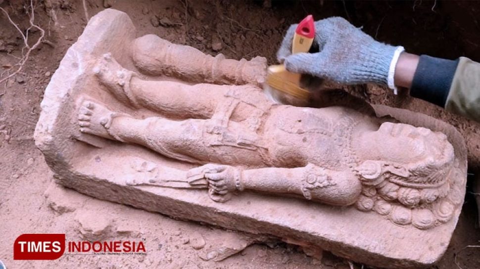 Arkeolog Temukan Arca Mahakala Di Situs Pandegong Jombang