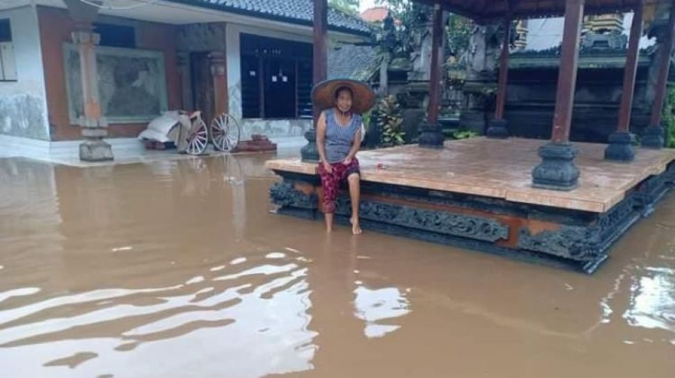 Hujan 2 Jam Rumah Warga Di Jembrana Bali Kebanjiran