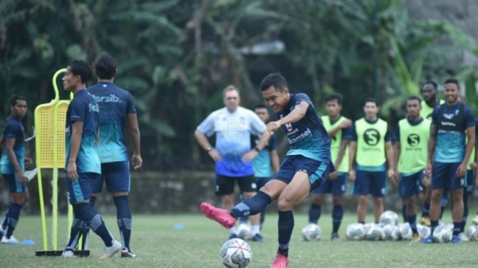 Persib affronte Persik Kediri et Robert Rene Alberts Rotation des joueurs