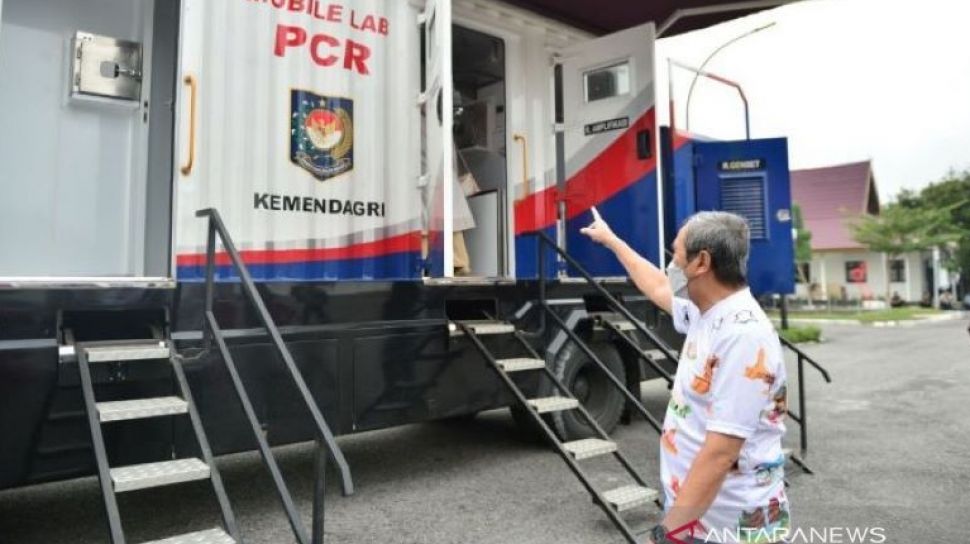 Le ministère de l’Intérieur fournit une assistance de laboratoire de PCR mobile au gouvernement provincial de Riau