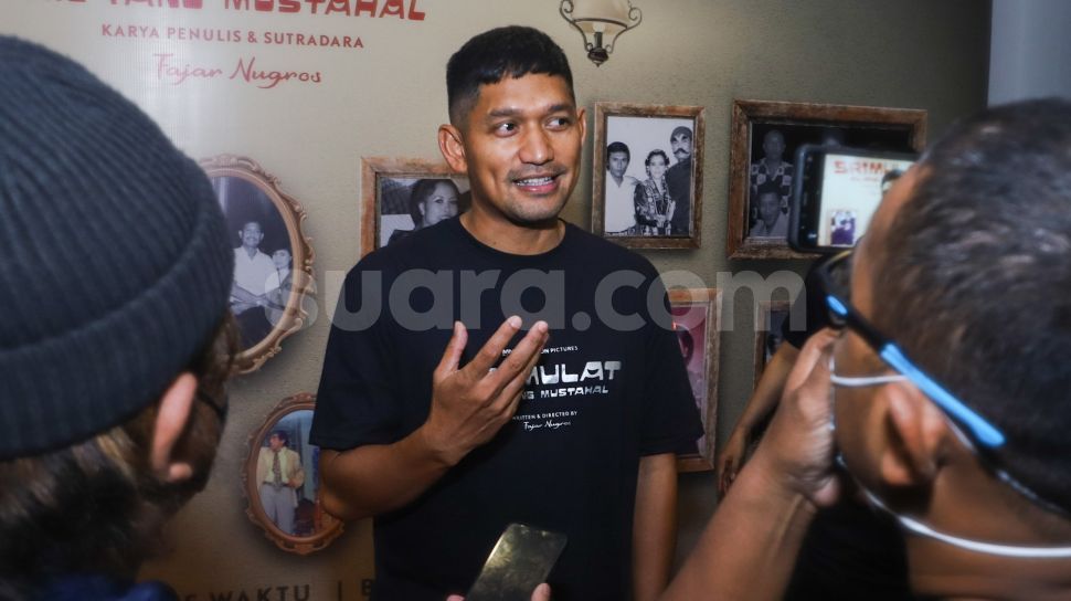 10 Potret Warung Nasi Goreng Ibnu Jamil, Laris Manis di Hari Pertama