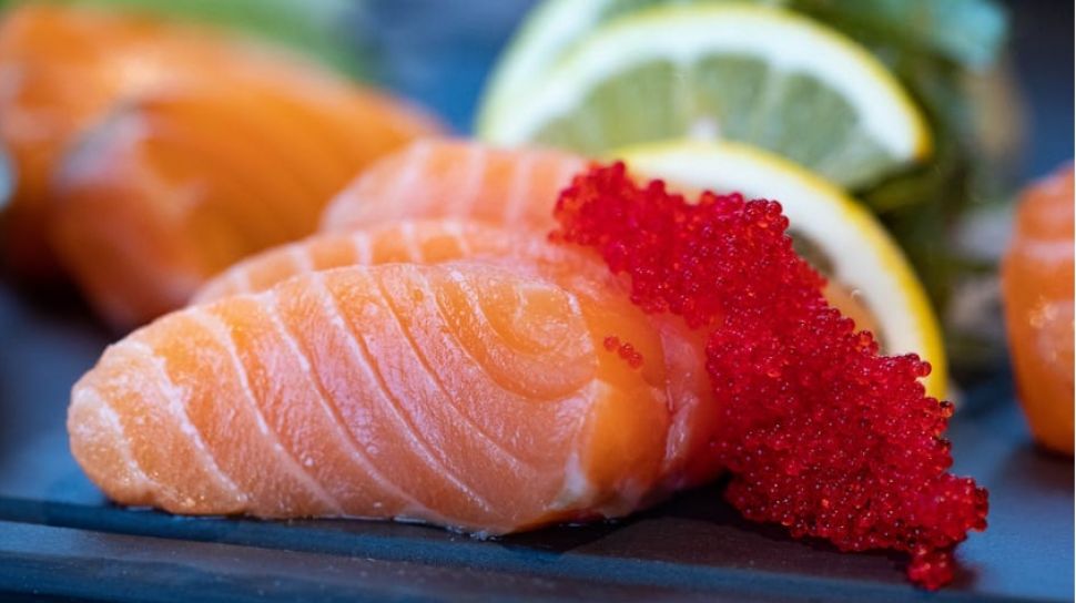 Not only delicious, 5 benefits of salmon for body and skin health