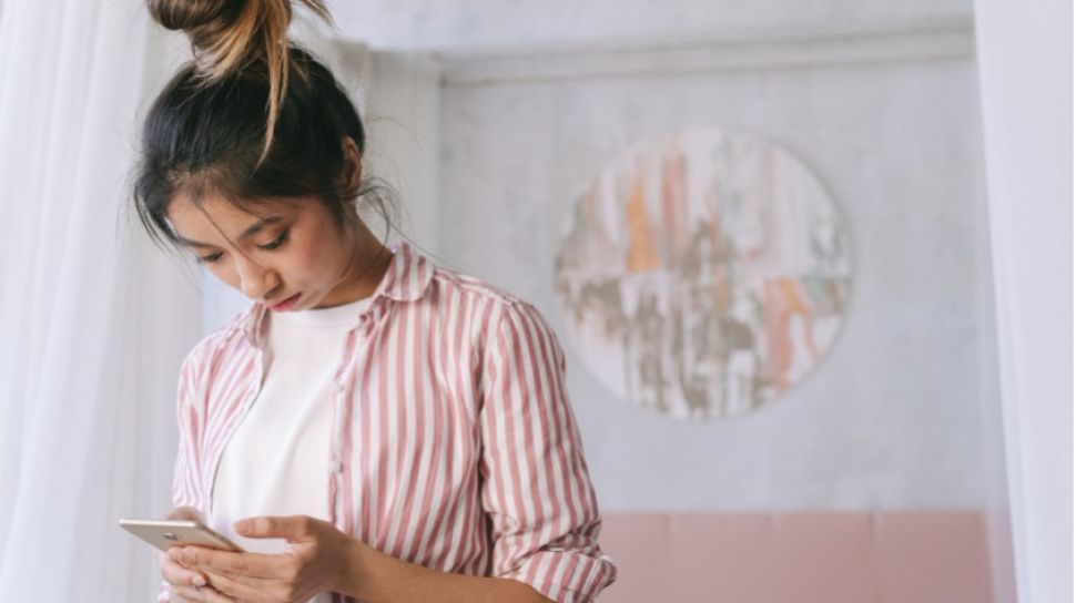 3 Dampak Buruk Menjadi Wanita Gengsian, Hentikan Sekarang!