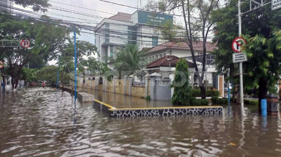 Jakarta mulai dilanda banjir, pdip ungkit target 6 jam surut