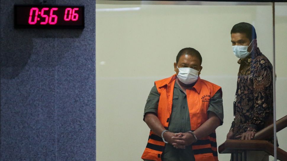 Bupati Langkat Terbit Rencana Perangin Angin memakai rompi tahanan usai menjalani pemeriksaan di gedung KPK, Jakarta, Kamis (20/1/2022).  ANTARA FOTO/Rivan Awal Lingga
