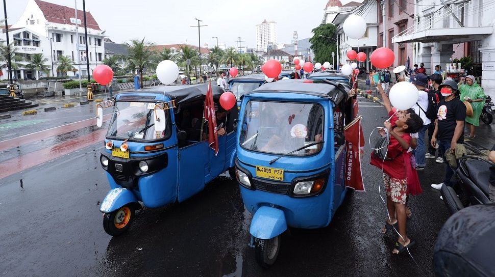 Milenial Di Wilayah Jabodetabek Konvoi Menggunakan Bajaj Di Kota Tua