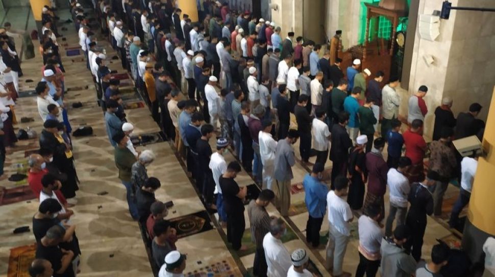 Asal-usul Perbedaan Rakaat Sholat Tarawih 8 Rakaat dan 20 Rakaat di