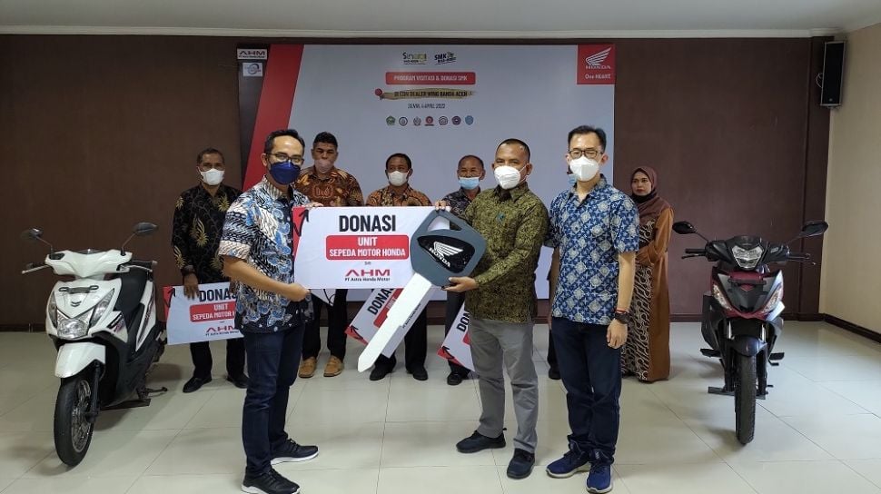 Perkuat Sektor Pendidikan, Honda Donasikan Ratusan Motor Untuk Sekolah ...