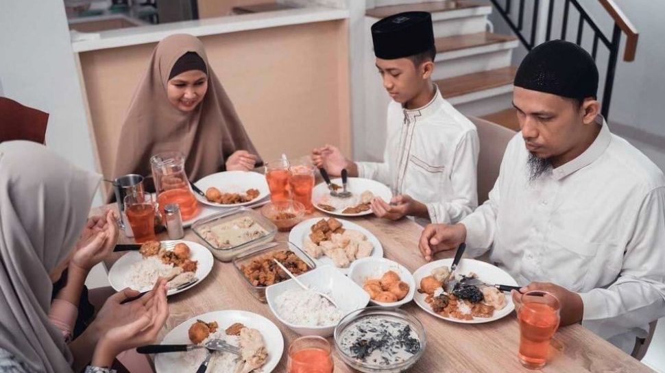 Hukum Makan Sahur di Bulan Ramadhan dan Dalilnya