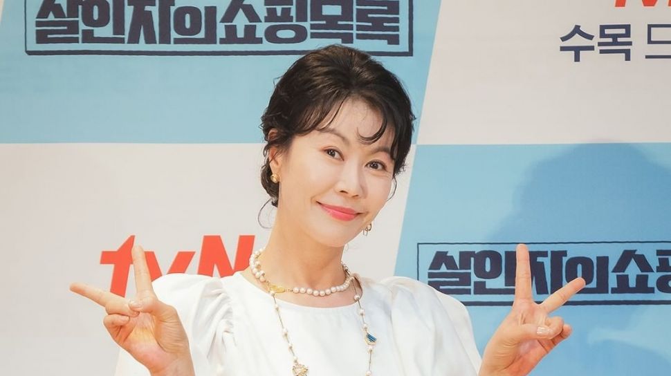 5 Potret Jin Hee Kyung di The Killer's Shopping List, Jadi Emak-emak yang Kerja Sebagai Pelayan Supermarket