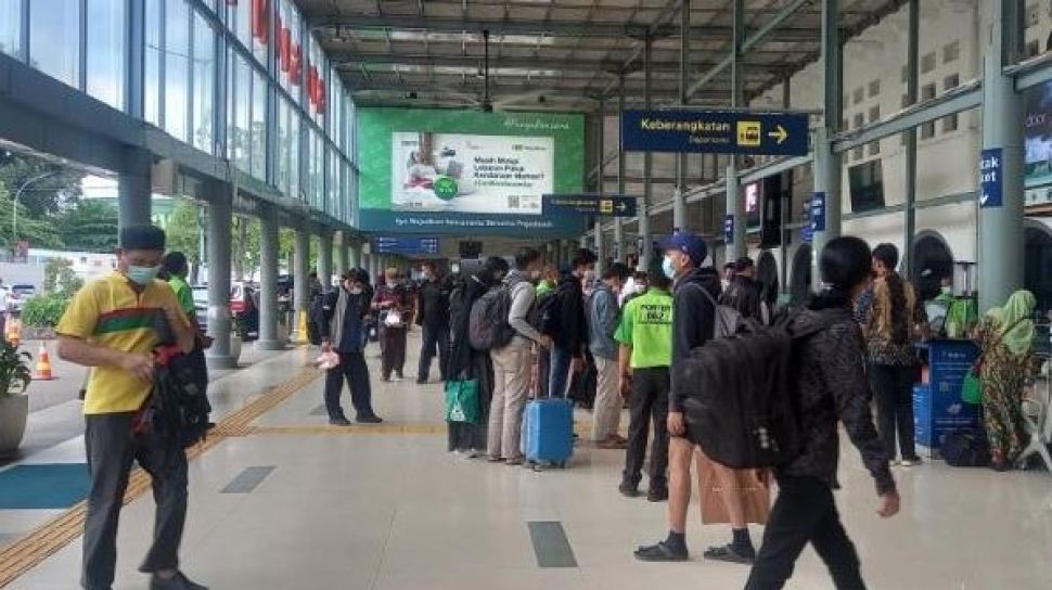 Masih Ada Yang Mudik Volume Keberangkatan Penumpang Di Stasiun Gambir