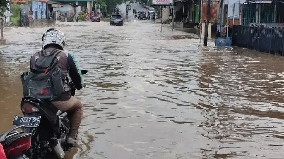 Jelang Lebaran Tangsel Dikepung Banjir Tersebar Di 10 Titik 8850