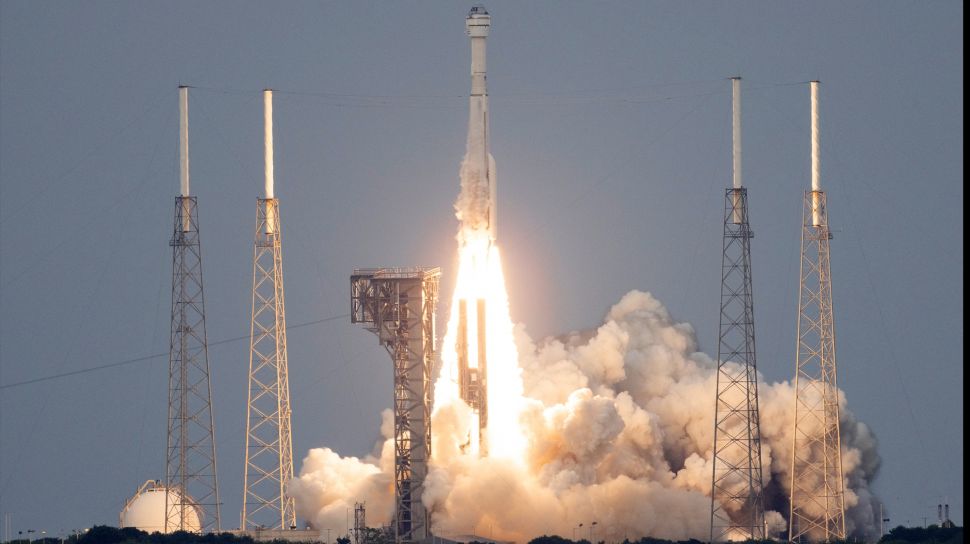 Roket United Launch Alliance Atlas V dengan kapsul ruang angkasa Boeing CST-100 Starliner diluncurkan dari Space Launch Complex 41 di Cape Canaveral Space Force Station, Florida, Amerika Serikat, Kamis (19/5/2022). [Joel KOWSKY / NASA / AFP]