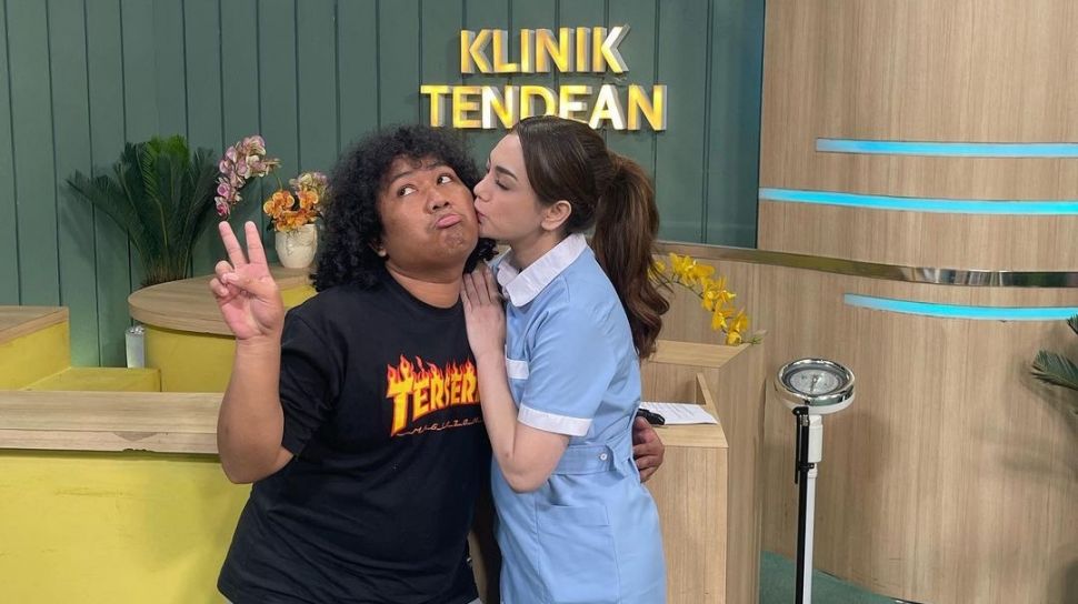 Demi Marshel Widianto, Celine Evangelista Belajar Tinju dengan Dinar Candy