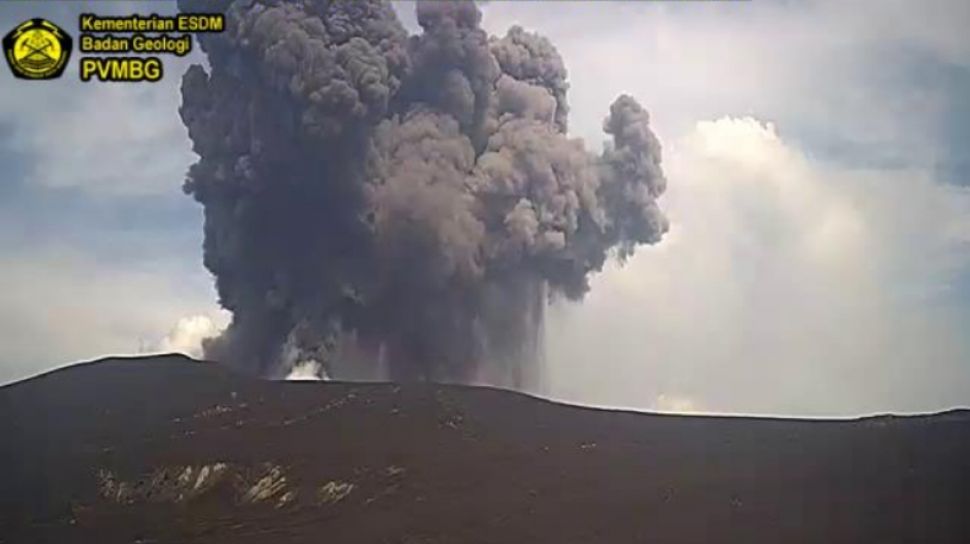 Warga Diminta Tak Dekati Gunung Anak Krakatau Sejauh Radius 5 Km dari Kawah Aktif