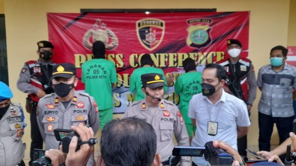 Bacok Sopir Boks Pakai Celurit, Polisi Ringkus 3 Pelaku Begal Sadis Di ...