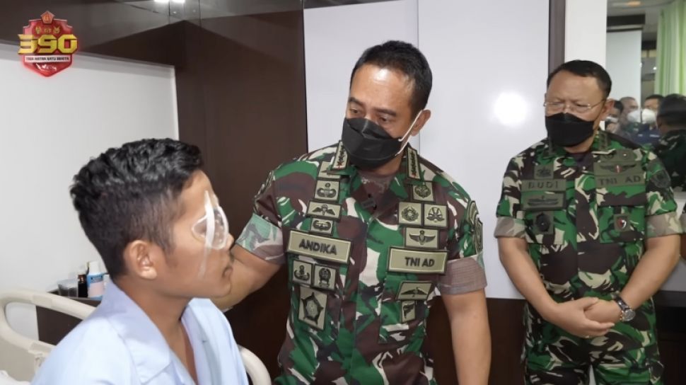 Panglima TNI Jenguk Dua Prajurit yang Tertembak di Distrik Ilaga