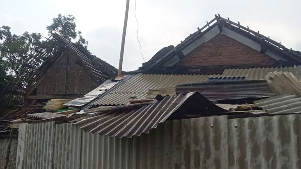 Hujan Desar Sore Ini Sejumlah Rumah Di Kabupaten Malang Rusak Diterjang Angin Kencang