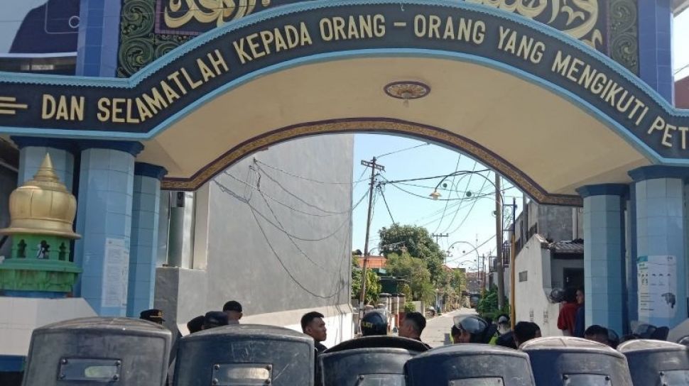 jemput-paksa-tersangka-msa-polda-jatim-amankan-puluhan-orang-di-pesantren-shiddiqiyah-jombang