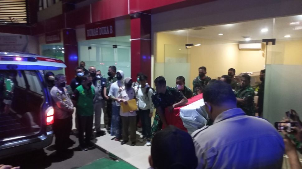Jenazah Pasutri TNI AL Tewas Akibat Kecelakaan Maut Truk Tangki Pertamina Disemayamkan Di Rumah Duka