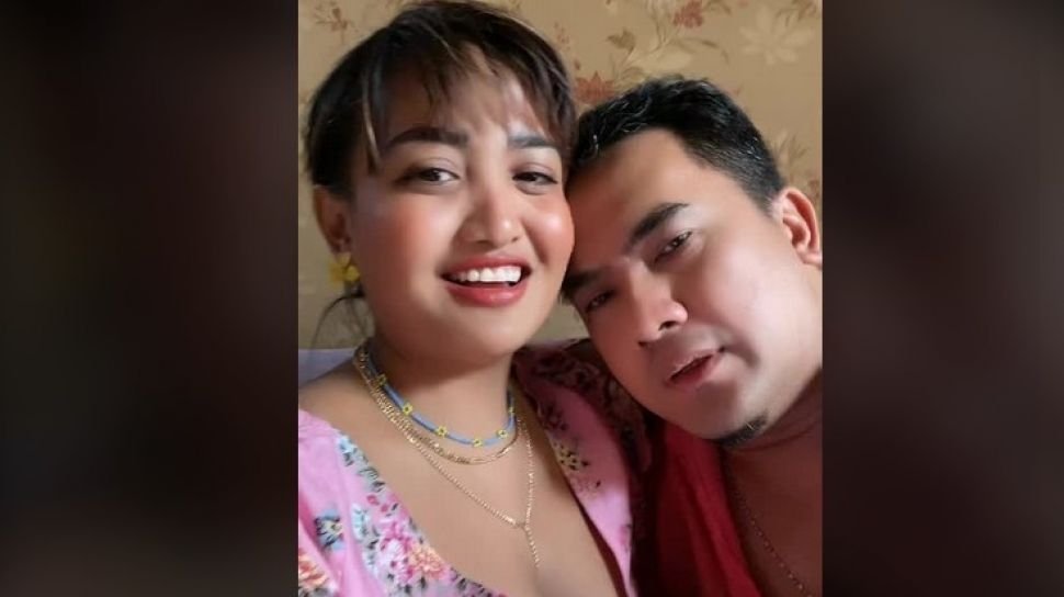 Video Sex Dewi Persik - Video Mesra Saipul Jamil dengan Lina Mukherjee di Ranjang Beredar, Netizen  Murka - Suara.com