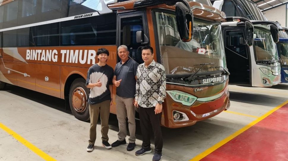giliran bus karoseri indonesia dilengkapi perangkat iot jollynews