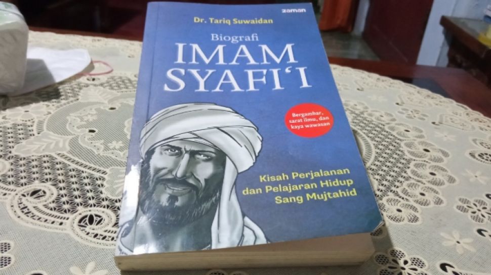 Ulasan Buku Biografi Imam Syafii Mengenal Tokoh Intelektual Inspiratif