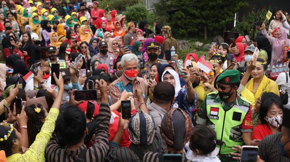 Hadiri Festival 1.000 Kebaya, Ganjar Ajak Masyarakat Pakai Baju Adat Tiap Kamis