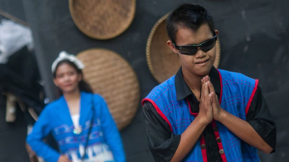 Siswa penyandang disabilitas Sekolah Kebutuhan Khusus (SKh) 01 Rangkasbitung mempergakan busana di Rangkasbitung, Lebak, Banten, Senin (29/8/2022).  ANTARA FOTO/Muhammad Bagus Khoirunas