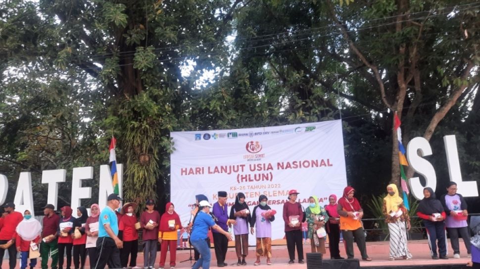 Gelar Senam Massal Peringati Hari Lanjut Usia Nasional Pemkab Sleman Ajak Lansia Tetap Produktif 4231