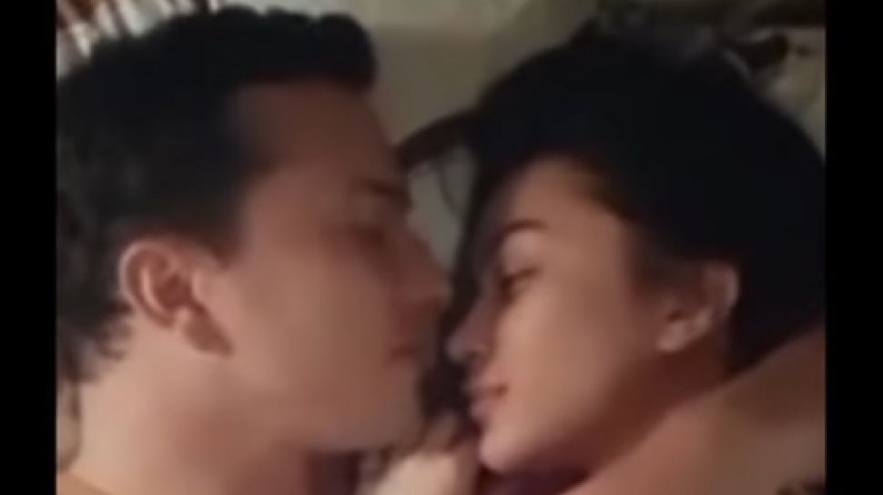 Kayak Xnxx - Video Viral Seranjang dengan Nicholas Saputra, Ariel Tatum Mainkan Bibir  Nicsap Bikin Publik Baper - Sumbar