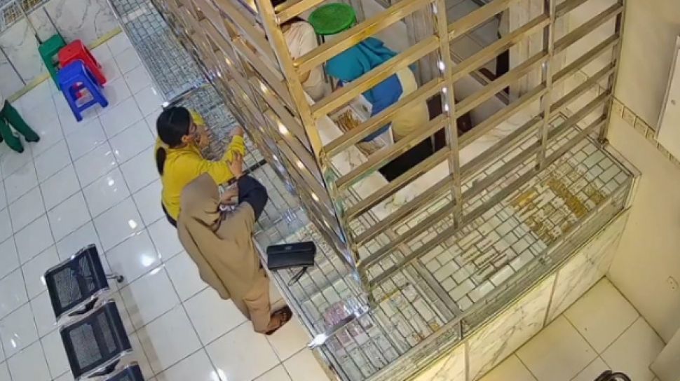 Aksi Nekat Pasangan Di Pasar Bululawang Terekam Cctv Kalung Emas Raib