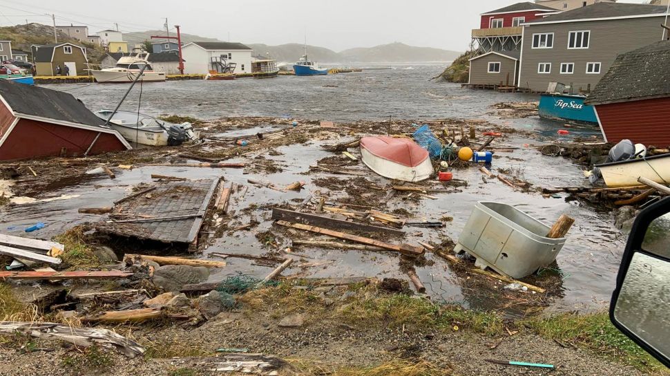 Foto menunjukkan kerusakan yang disebabkan oleh Badai Fiona di Rose Blanche-Harbour le Cou, Newfoundland dan Labrador, Kanada, Minggu (25/9/2022). [Pauline Billard / AFP]