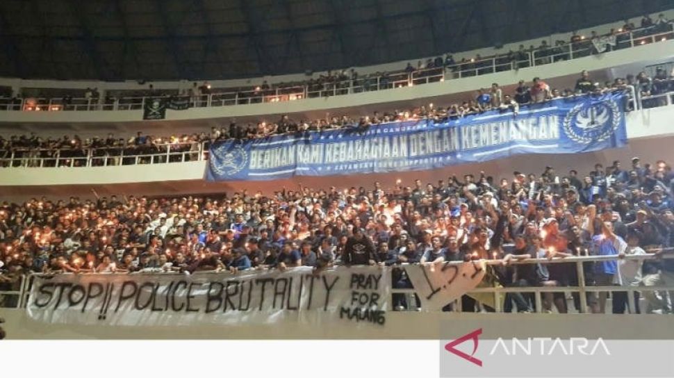 Ribuan Suporter PSIS Semarang Nyanyikan Chant Salam Satu Jiwa untuk Beri Dukungan Moril ke Aremania