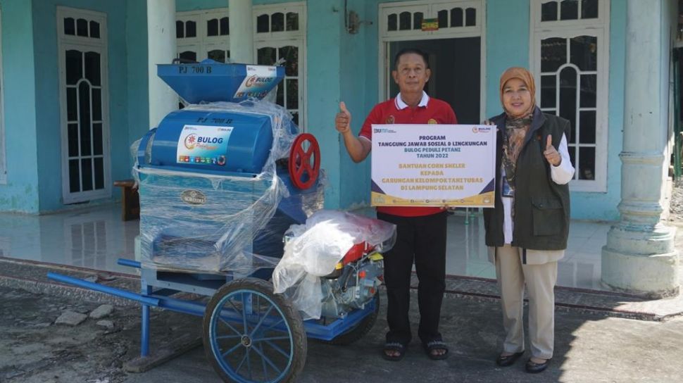 Bulog Bagikan Corn Sheller bagi Petani Jagung di Lampung