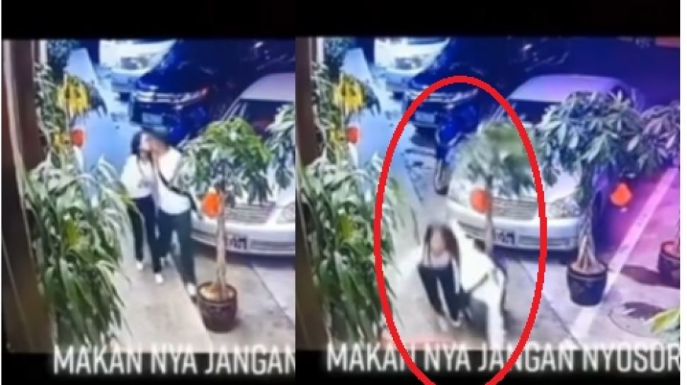 Bermesraan Sambil Jalan Pasangan Ini Nyungsep Usai Tabrak Pot Bunga Publik Syukurin 