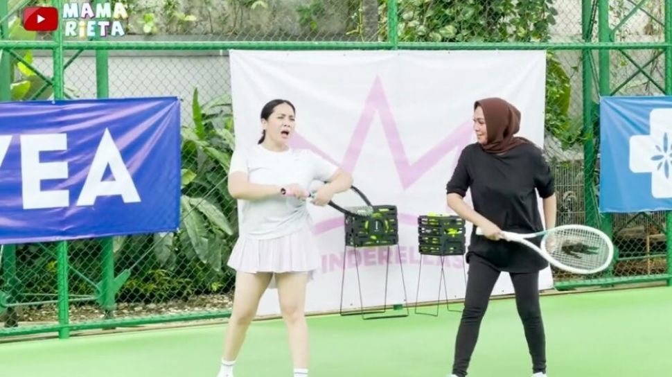 10 Potret Mama Rieta Main Tenis Bareng Putrinya Cara Main Nagita